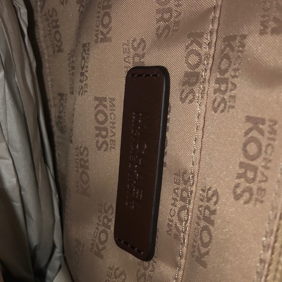 Michael Kors Jet Set Tote - Picture 3 of 6